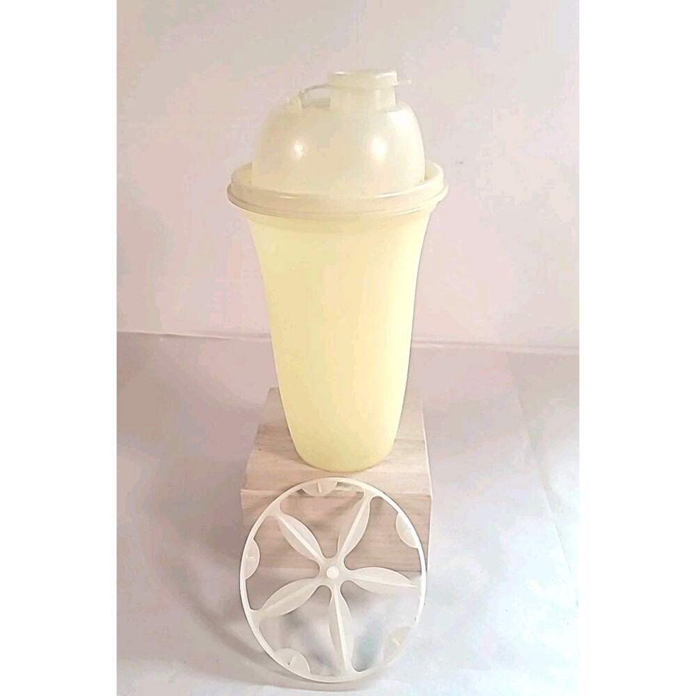 VTG Tupperware Yellow Quick Shake Gravy Drink Mixer Blender Shaker #844 Insert